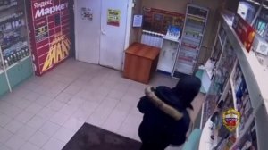 Мужчина, напавший с кирпичом на работницу столичной аптеки, стал фигурантом уголовного дела о разбое