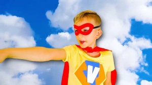 Влад и Никита гоняются на детских машинках за яйцами динозавров с сюрпризами