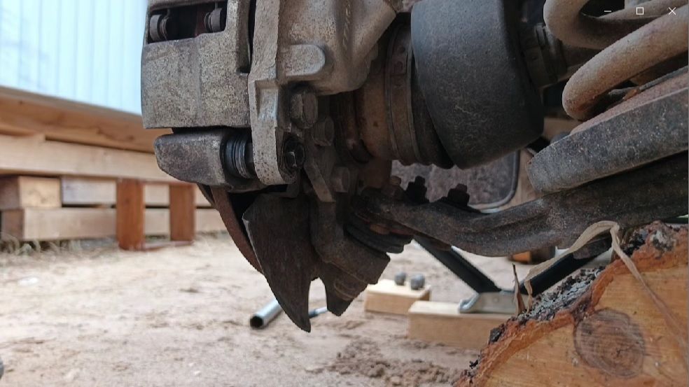 Нива Тревел. Замена тормозных колодок на суппортах 08.