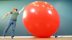 Что если бесконечно накачивать огромный воздушный шар Я чуть не оглох!