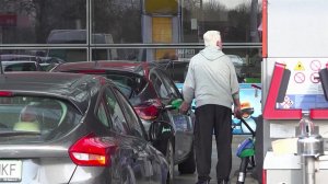 В Европе призывают жителей экономить на поездках и работать дома.