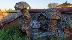 оформление цветочников на даче.забор. скуьптуры.