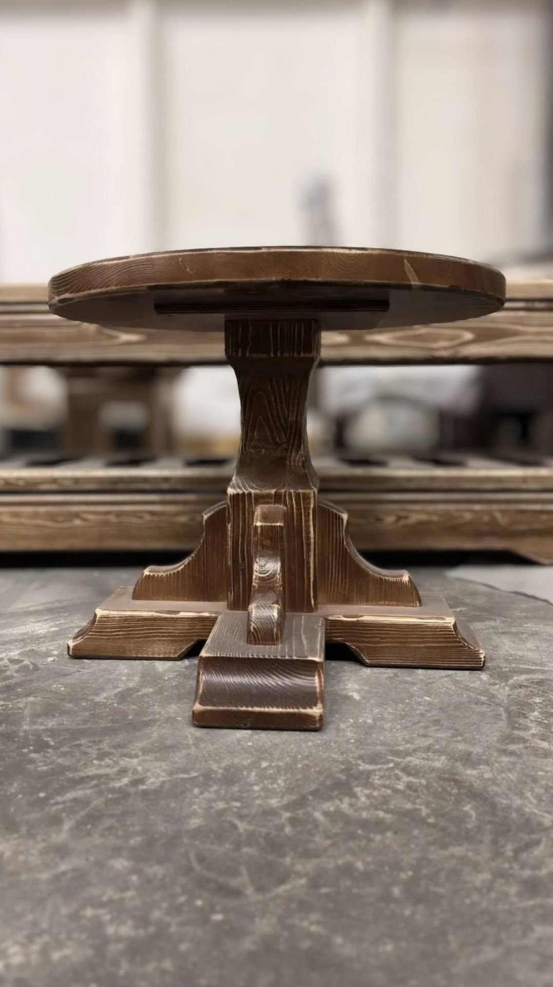 Кофейный столик из массива — маленькая деталь, которая делает дом уютнее и теплее☕️