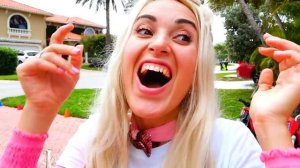 Влад и Никита играют с каретой принцессы