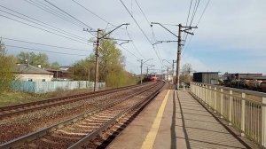 ЭП2Д-0192 с приветливой бригадой проезжает платформу Инструментальный.приписка:ТЧПРИГ-32 Новосибирск