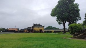 А дождик всё моросит..