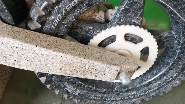 Мотоцикл из камня