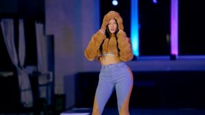 Модели на подиуме 173