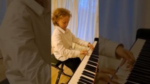 Gabin plays the piano 2