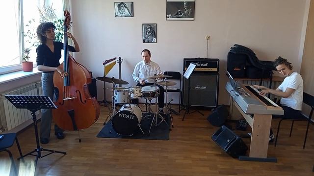 Sancho Jazz Trio - Up, Freddie, Up!