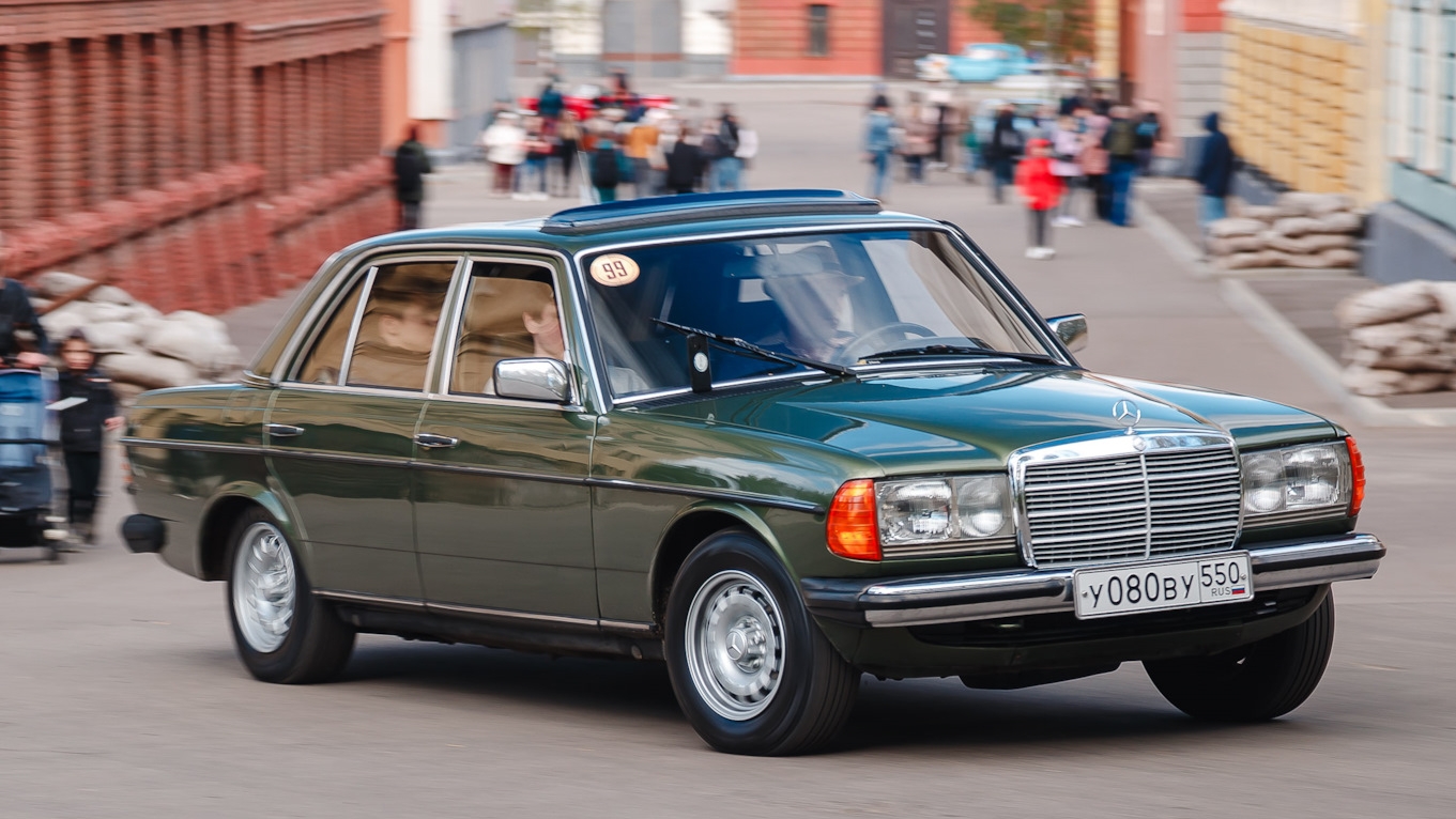 Салон классического Мерседеса W123
