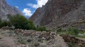 Живущие в одиночестве на вершине горы.