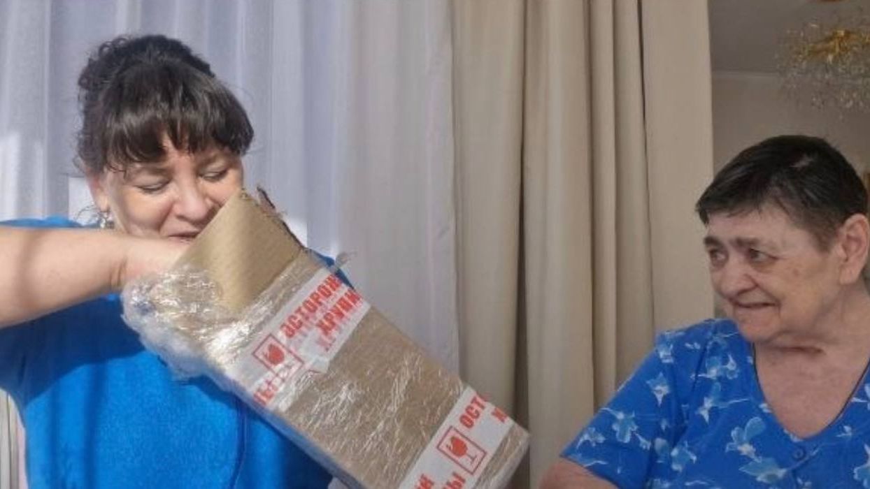 Опять подарки. Что случилось с кошкой. Где котята. Весенняя уборка в саду.