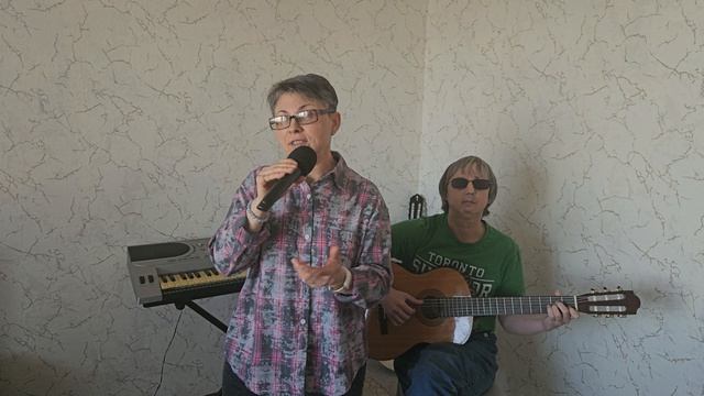 На стихи Олесе Синеглазый "Будь счастлива милая". исполнитель Л. Правдина. Гитара В. Хусаинов.