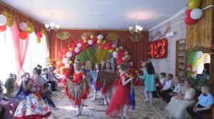 Красивый танец с платочками. Выпускной в детском саду