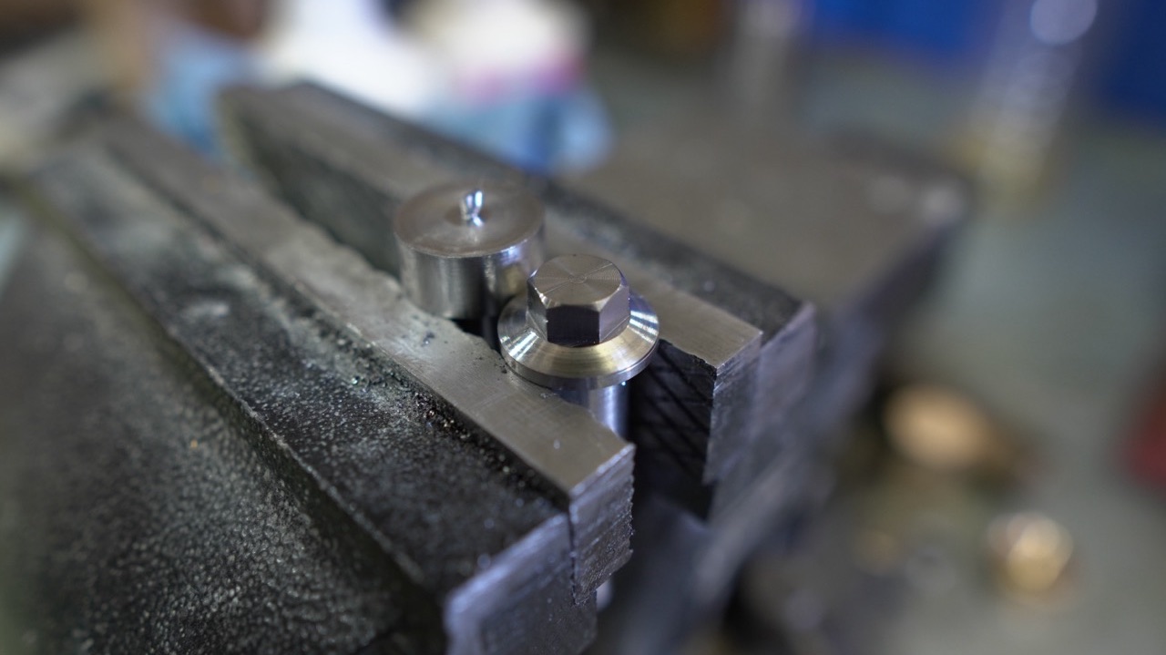 Спец болты М8. Фрезеровка граней.