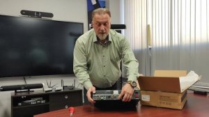 Распаковка центрального блока конференц-системы CSD-R6-MCU