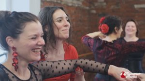 Как проходят занятия в школе фламенко  "Фламенкомания"?