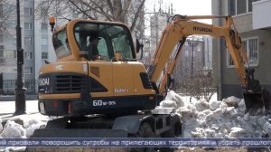 06.04.2026 Экскаваторы привлекают для ворошения сугробов в Южно-Сахалинске