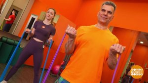 Фитнес-разминка: эспандер вместо тренажера. Доброе утро. Фрагмент выпуска от 07.04.2026