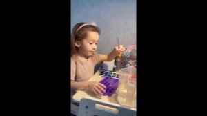 Смотрите, как создать цветные льдинки в домашних условиях. Очень занимательно!