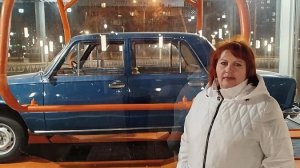 Гуляем вечером с мужем в парке. Покажу первый автомобиль ВАЗа!