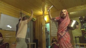 Гауранга раздает милость.Сценка.Гаура-Пурниму.Вологда 2015