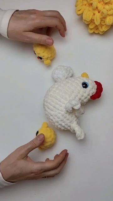Моя курочка завела деток - маленьких, жёлтеньких шалунов из Alize Puffy Fine🐣 скидка на МК до 10.04