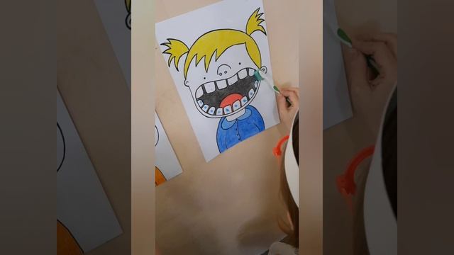 Чистим зубки играя