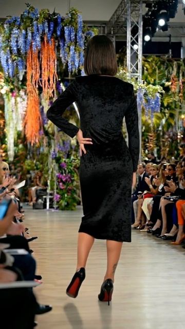 Нарядное черное платье на весну