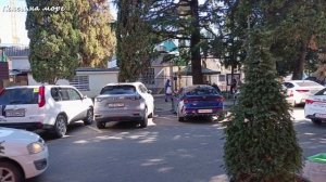 Прогулки по любимому Адлеру. Улица Кирова, от ул. Ленина до набережной пляжа "Чайка 2" Апрель 2026 .