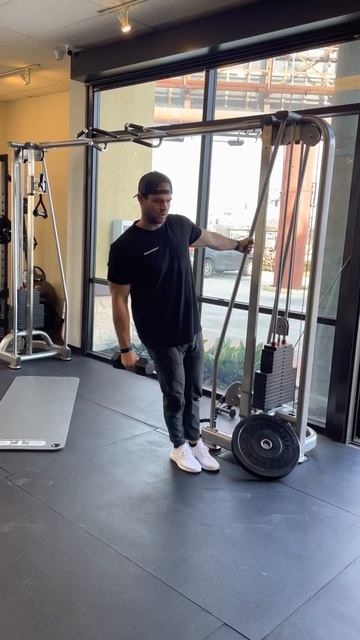 Single Arm Dumbbell Lateral Raise - Отведения плеча боковые с гантелью