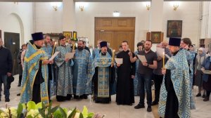 Архангельский глас вопием Ти, Чистая: Радуйся, Благодатная, Господь с Тобою.