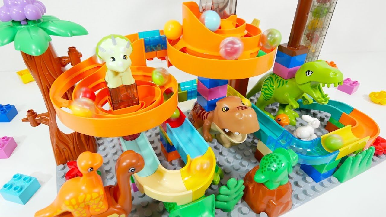 СТРОИМ ГОРКУ ДЛЯ ШАРИКОВ С ДИНОЗАВРИКАМИ АСМР ВИДЕО ДЛЯ ДЕТЕЙ ДЕТСКИЙ КАНАЛ ИГРАЛКИ-ЗАЛИПАЛКИ