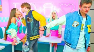 БАСКЕТБОЛИСТЫ РЕШИЛИ - НИКАКИХ ОТНОШЕНИЙ С ЧЕРЛИДЕРШАМИ BUNNY!!! ТОЛЬКО ДРУЖБА!!!