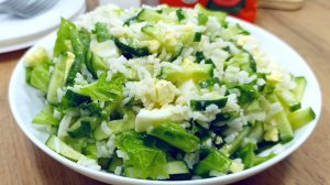 Салат с рисом, огурцом и яйцом
