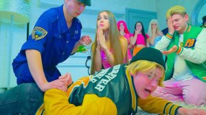 БЫВШЕГО ПАРНЯ ДИАНЫ АРЕСТОВАЛА ПОЛИЦИЯ!!! ТИМУР БОЛЬШЕ НЕ ЖИВЁТ В ГОЛУБОМ ДОМЕ!!!