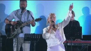 Мой Бог хранит меня от зла - христианская песня