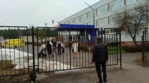 ❗️Подросток с ножом напал на учителя в Перми. 

Инцидент произошёл рано утром у входа в школу №5 — 1