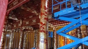 Здесь до сих пор продолжается реставрация!