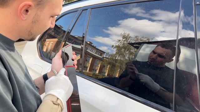 Видео установка плоских тюнинг дефлекторов для окон BMX X5 F15 / БМВ Х5 Ф15