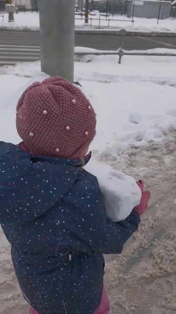 Ледышка - главное сокровище ребенка 😁 #элягеннадьевна #зима #юмор