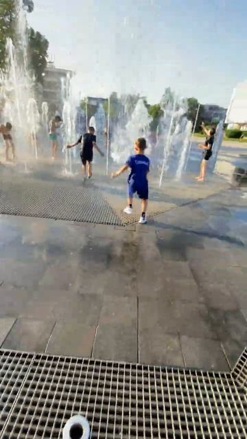 Фонтан + детство = ❤ #Shorts #лето #жара #детство #фонтан #шатунов #воронеж