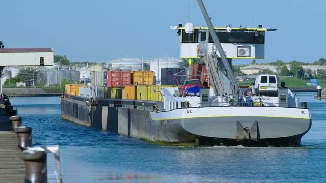 Шины BKT PORTMAX PM 90 18.00R25 и 18.00R33 на портовой технике