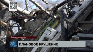 Тормоза отказали: фуру с мебелью опрокинул на Большой водитель, чтобы не таранить другие машины