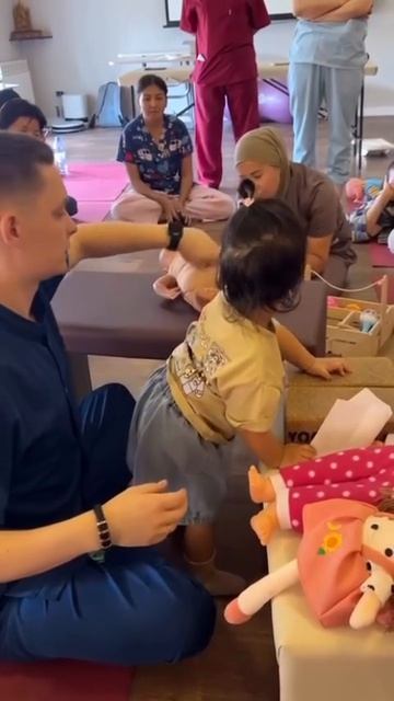 Наверное, одна из самых лучших ролевых игр, в которую дети с охоткой играют в возрасте 1,5-3 года