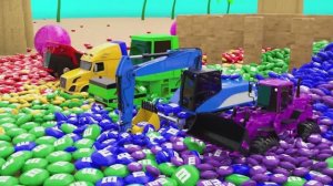 Изучаем цвета с помощью игрушечных машинок-монстров и яиц-сюрпризов M&M's для игр