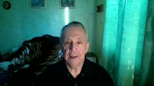 Комната на 23 человека, через 2 койки тумбочка, посередине проход, всегда шум, гармошка...