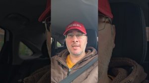 Таксисты всё больше отказываются работать по тарифам яндекса и ждут пассажиров от бордюра.