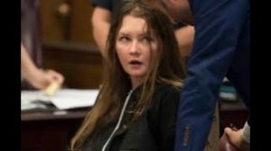 Чем занимается под домашним арестом русская аферистка Анна Сорокина  известная как Анна Делви